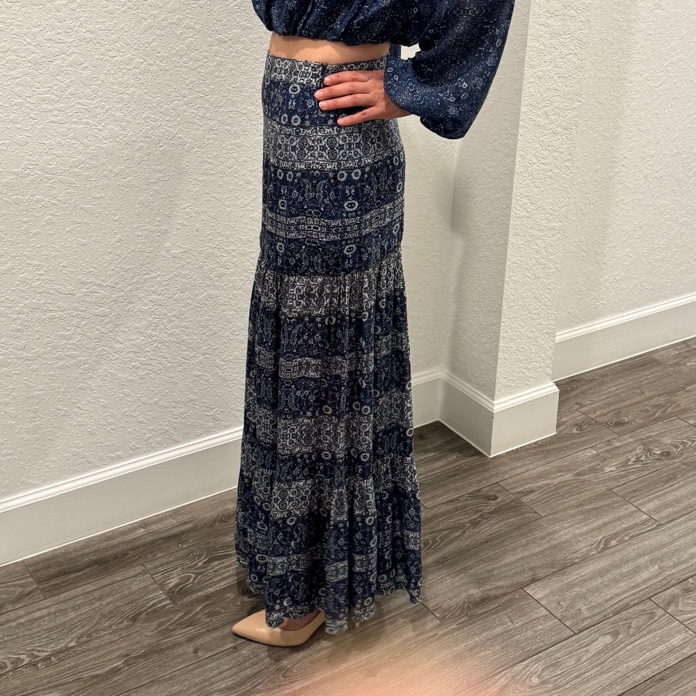 Intermix Aggie Tiered Floral Skirt Size